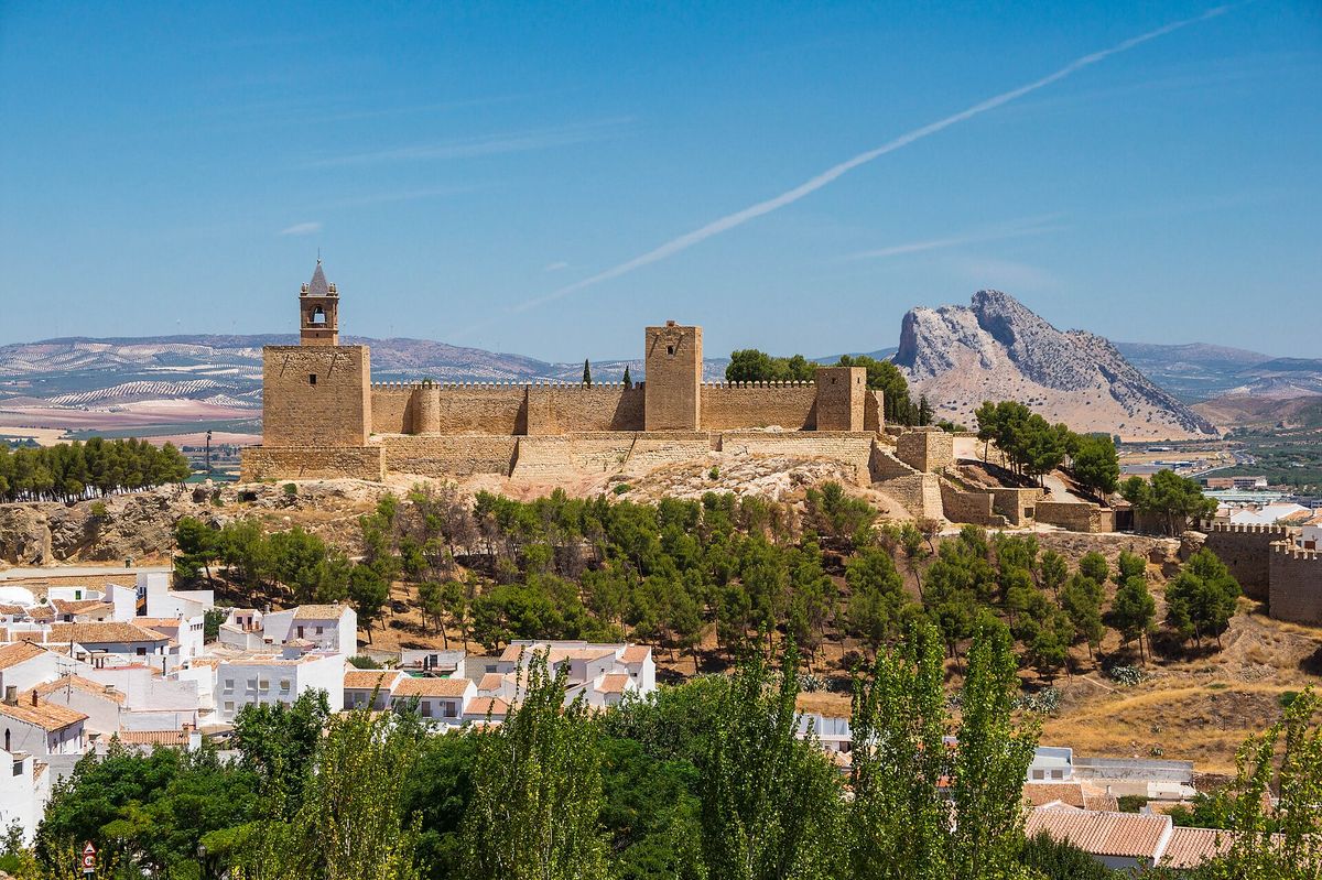 Alcazaba de Antequera y la Peña de los Enamorados