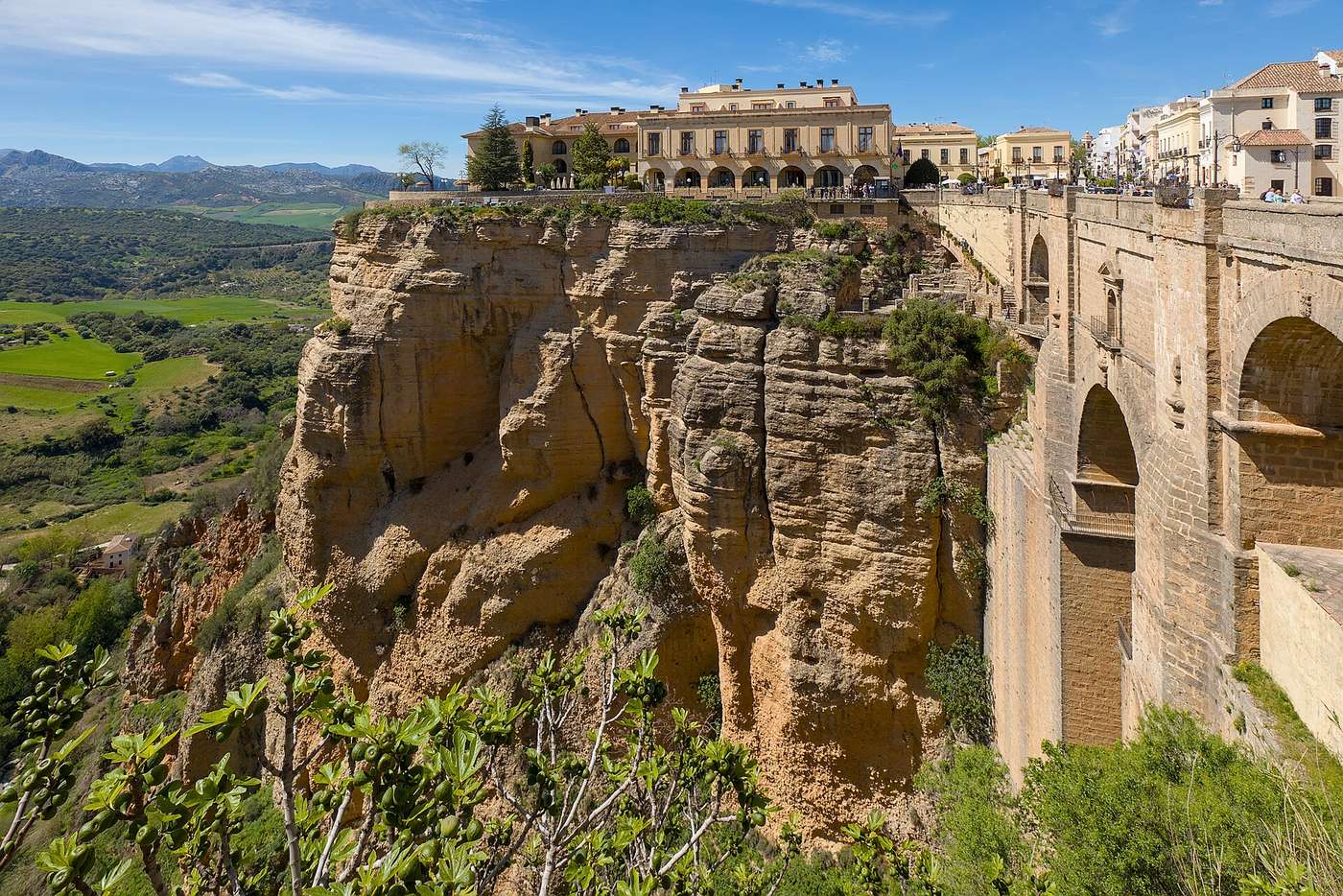 Ronda sobre el Tajo, junto al Puente Nuevo